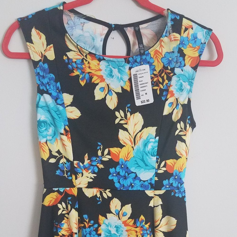 Love Culture Sz M Floral Print Skate Dress Keyhole